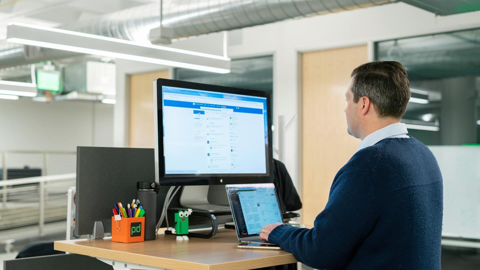 LinkedIn advertising campaigns displayed on desktop and mobile