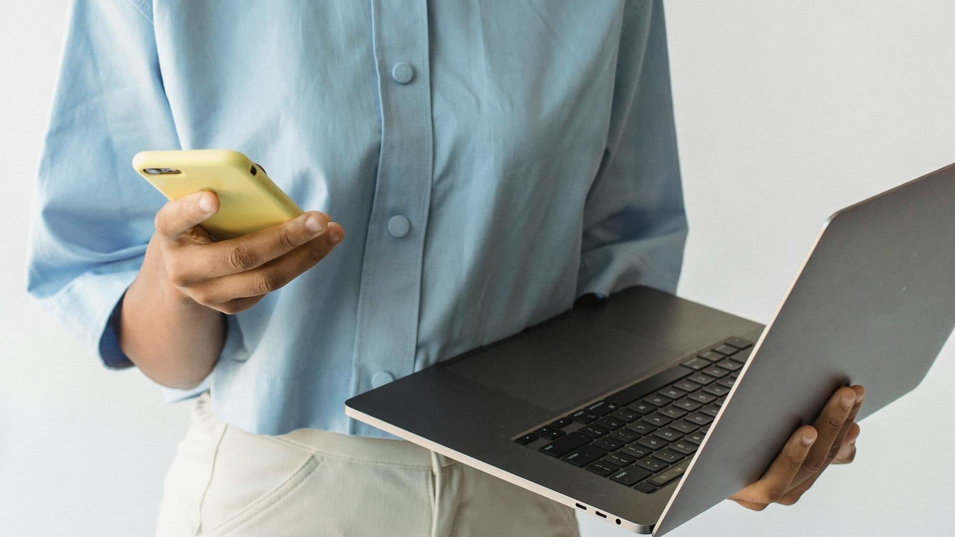 Retargeting display ad shown on a laptop screen while browsing